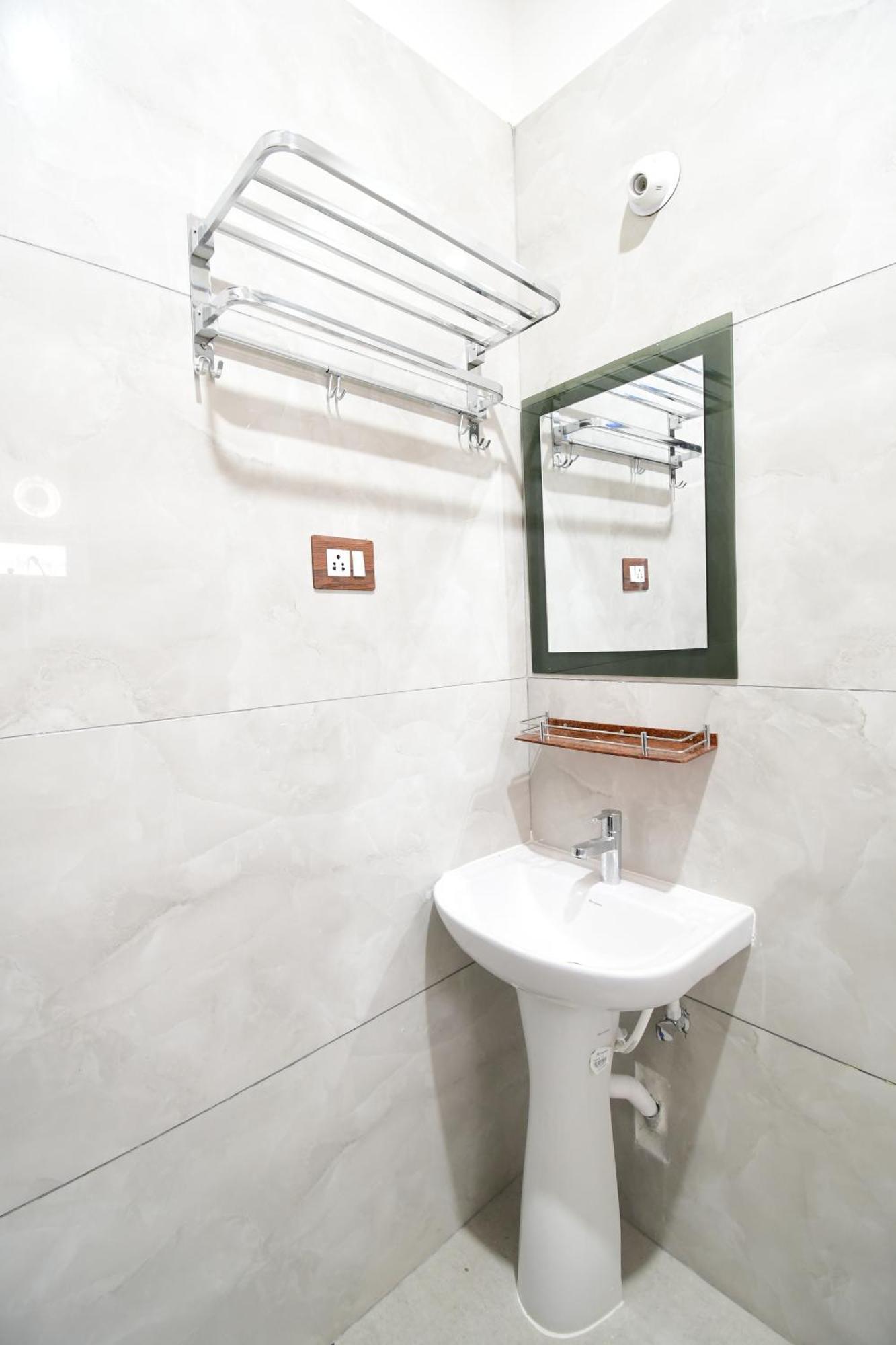 Hotel Sushree International Бхубанешвара Экстерьер фото